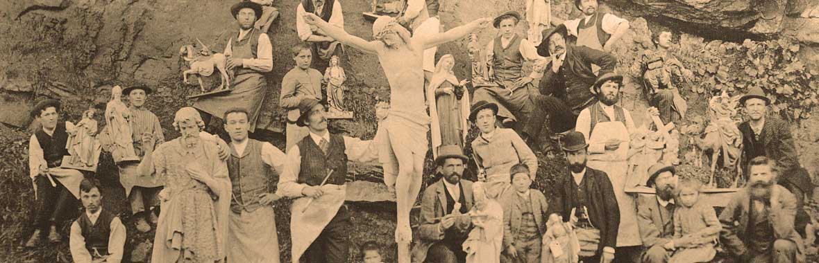 gruppo di artigiani ed artisti ad Ortisei attorno al 1900